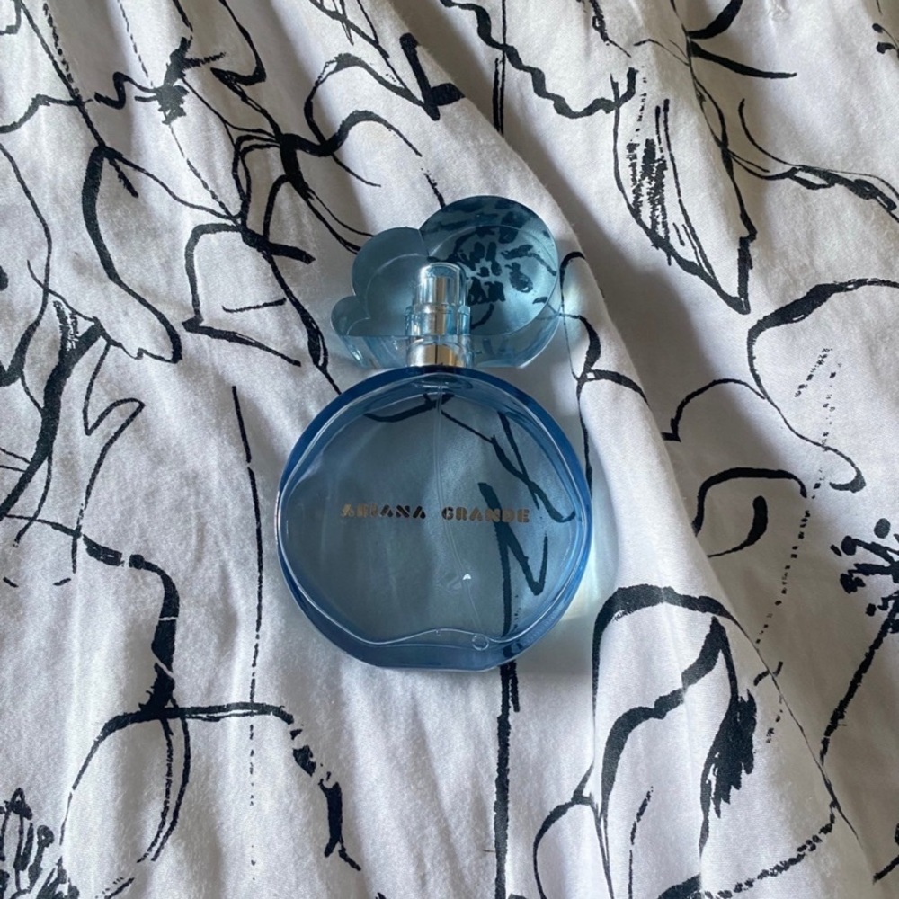 Ariana Grande cloud perfume